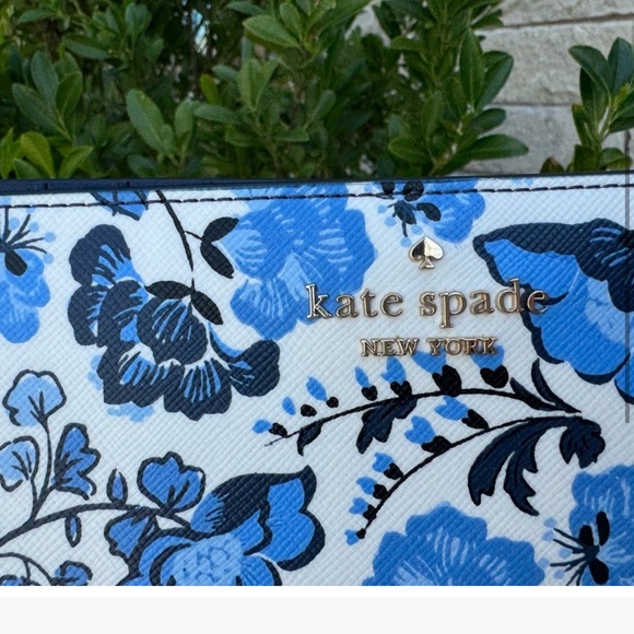 💙🩵Brand New Kate Spade Madison Vase Floral Large Slim Bifold Wallet🩵💙 - Picture 3 of 12